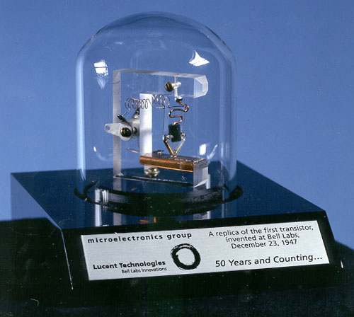 photographie-du-premier-transistor